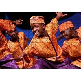 Cakapuzzle Yerel Kıyafetleriyle Dans Eden Afrikalı Çocuklar 255 Parça Puzzle