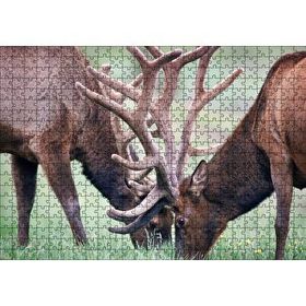 Cakapuzzle Yeşil Çayırda Otlayan Boynuzlu Geyikler 120 Parça Ahşap Puzzle