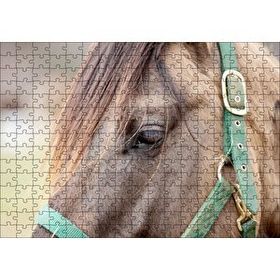 Cakapuzzle Yeşil Koşumlu Kahverengi At Yakın Çekim 120 Parça Ahşap Puzzle