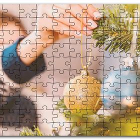 Cakapuzzle Yılbaşı Ağacını Süsleyen Kadın Eli Mdf 120 Parça Puzzle