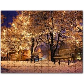 Cakapuzzle Yılbaşı Işıklarıyla Süslü Ağaçlar Karlı Banklar Mdf 120 Parça Puzzle