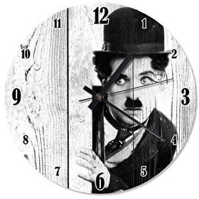 Cakasaat Ahşap Zeminde Kenardan Bakan Charlie Chaplin Duvar Saati