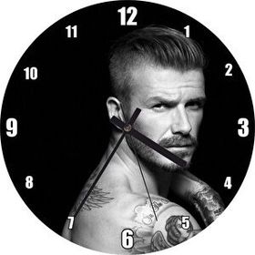 Cakasaat David Beckham Üstü Çıplak Karanlık Arkaplan Duvar Saati