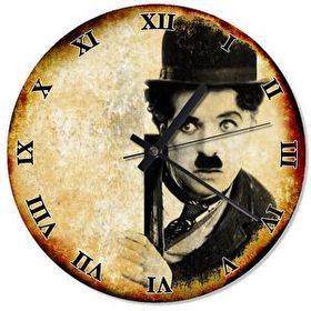 Cakasaat Eski Ahşap Zeminde Kenardan Bakan Charlie Chaplin Duvar Saati