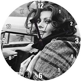 Cakasaat Sophia Loren Telefonda Duvar Saati