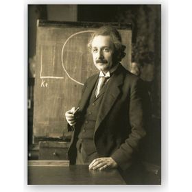 Cakatablo Albert Einstein Tahta Önünde Siyah Beyaz Fotoğraf 25x35 cm Ahşap Tablo