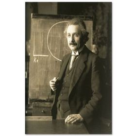 Cakatablo Albert Einstein Tahta Önünde Siyah Beyaz Fotoğraf 25x35 cm Ahşap Tablo