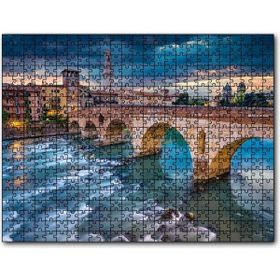 Cakatablo İtalya Verona Ponte Pietra Köprüsü ve Mor Gökler 1000 Parça Puzzle