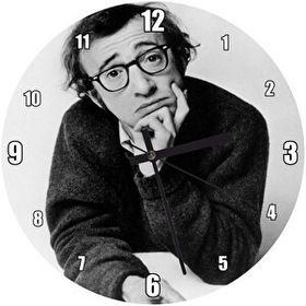 Cakatablo Woody Allen Eli Çenesinde Beyaz Fon Duvar Saati