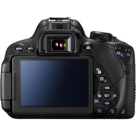 Canon EOS 700D 18-200mm IS Lens DSLR Fotoğraf Makinesi