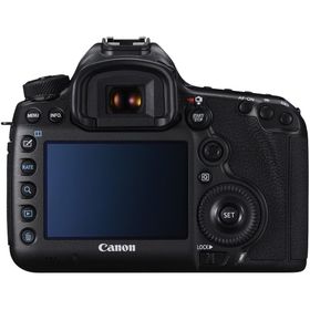 Canon EOS R7 + 24-70mm Lens Aynasız Fotoğraf Makinesi