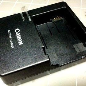 Canon LC-E8E Batarya Şarj Ünitesi