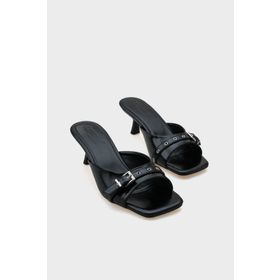 Capone Outfitters Millie Küt Burunlu Orta Topuklu Metal Tokalı Kadın Terlik