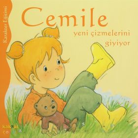 CEMILE YENI ÇİZMELERİNİ GIYIYOR - ALINE DE PÉTINGY