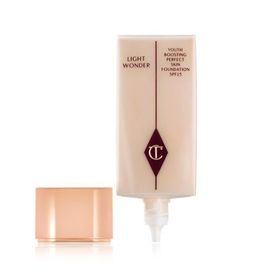 Charlotte Tilbury Light Wonder No:2 Fair Fondöten