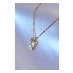 Clariss BJ-BKO6992 316L Çelik Gold Renk Kare Zirkon Taşlı Kadın Kolye
