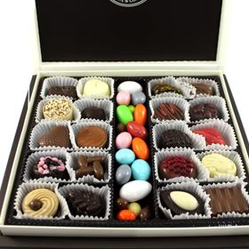Dark Brown 500 gr Chocolates Confections Özel Hediyelik Serisi Kutuda Karışık Spesiyel Drajeli Çikolata