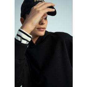 DeFacto W8071AZ21WN Regular Fit Kapüşonlu Kanguru Cepli İçi Yumuşak Tüylü Siyah Kadın Sweatshirt