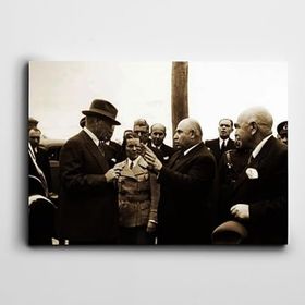 Dekolata Atatürk Dinlerken 40x60 cm Kanvas Tablo