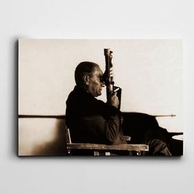 Dekolata Atatürk Dürbünle Bakarken 35x50 cm Kanvas Tablo