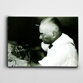 Dekolata Atatürk Gözlükle 25x35 cm Kanvas Tablo