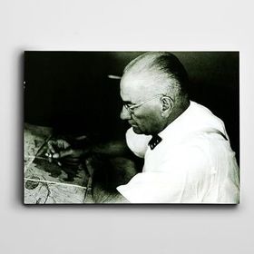 Dekolata Atatürk Gözlükle 30x40 cm Kanvas Tablo