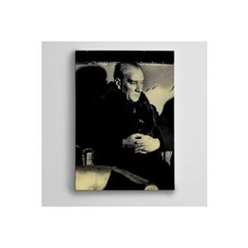 Dekolata Atatürk Koltukta Siyah Beyaz 50x70 cm Kanvas Tablo