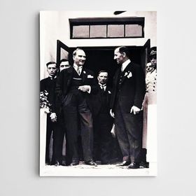 Dekolata Atatürk Tablosu Gülümserken Atatürk 60x85 cm Kanvas Tablo