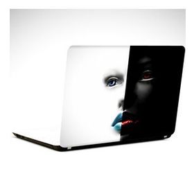 Dekolata Yüz Siyah Beyaz 40.5x27 cm Laptop Sticker