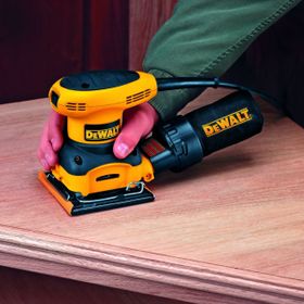 Dewalt D26441 Zımparalama Makinesi