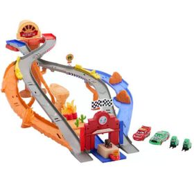 Disney JFL57 Pixar Cars Radiator Springs Yarış ve Kurtarma Pisti Oyun Seti