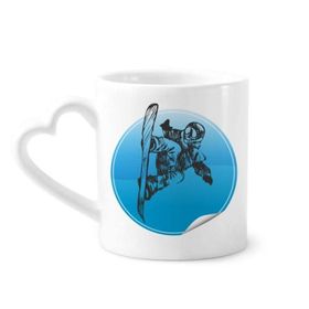 Dıythinker 340 ml Kalp Saplı Kış Sporları Kayak ve Kayak Direkleri Desenli Kahve Seramik Kupa