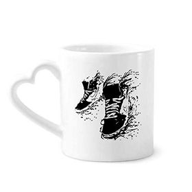 Dıythinker 340 ml Kalp Saplı Siyah Spor Ayakkabı Desen İllüstrasyon Kahve Kupaları Seramik Kupa