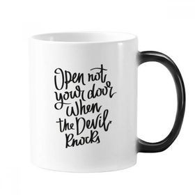 Dıythinker 350 ml Open Not Your Door When The Devil Knocks Alıntı Değişen Renk Kupa