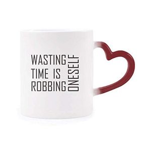 Dıythinker Kırmızı Çok Renkli Alıntı Wasting Time Is Robbing Oneself Morphing Isıya Duyarlı Kalp Kupa