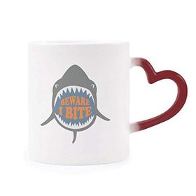 Dıythinker Kırmızı Çok Renkli Beware I Bite Shark Resimli Şekil Isıya Duyarlı Kalp Kupası