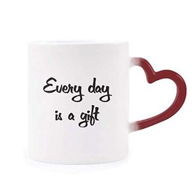 Dıythinker Kırmızı Çok Renkli Every Day Is A Gift İlham verici Isıya Duyarlı Kalp Kupası