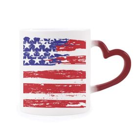 Dıythinker Kırmızı Çok Renkli Yıldızlar ve Çizgiler Hava Fırçalama Amerika Bayrağı Şekil Isıya Duyarlı Kalp Kupası