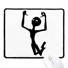 Dıythinker Siyah Universe And Alien Jumping Alien Kaymaz Fare Altlığı