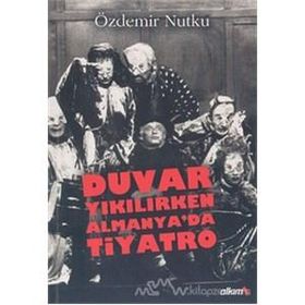 DUVAR YIKILIRKEN ALMANYA'DA TIYATRO - ÖZDEMİR NUTKU