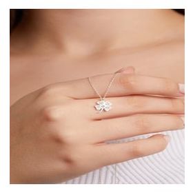 Elika Silver 925 Ayar Taşlı Yonca Model Kadın Gümüş Kolye