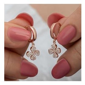 Elika Silver Kadın Sallantılı Tekli Yonca Nano Zirkon Taşlı Rose Gold Kaplama 925 Ayar Gümüş Küpe