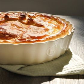 Emile Henry Clay Yuvarlak 28 CM Ekru Tart Kabı