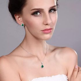 Enesstore REWQ504 Kadın Damla Model Zümrüt Yeşili Zirkon Taşlı Gümüş Küpe Seti
