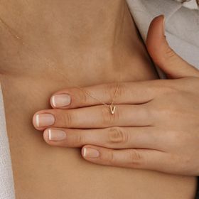 Engin Gold 14 Ayar Altın V Harfli Kolye