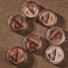 Essence Mattifying Compact 02 Pudra