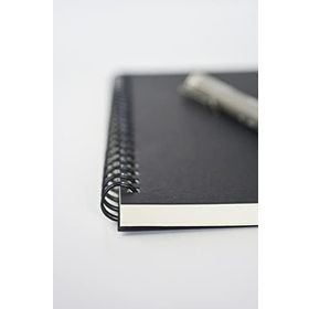 Fark Tanıtım Çizgili A5 15x21 cm 60 Yaprak 90 gr Ivory Kağıt Siyah Kapak Spiralli Defter