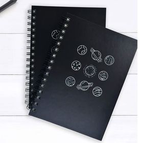 Fark Tanıtım Sert Kapaklı Spiralli Uzay Modelli Çizgisiz Defter