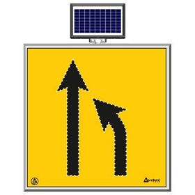 FM Trafik Solar Ledli 100X100 cm Sağdan Daralan Yol Yol Bakım Levhası