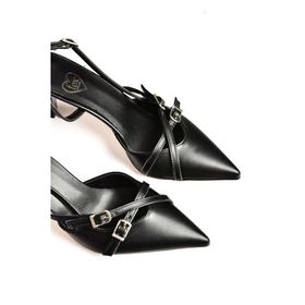 Fox Shoes S654071909 Siyah Suni Deri Kısa Topuklu Kadın Ayakkabı